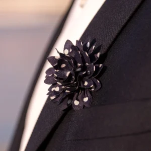 Warren Asher Boutonnière à Fleur Bleu Marine à Pois 12