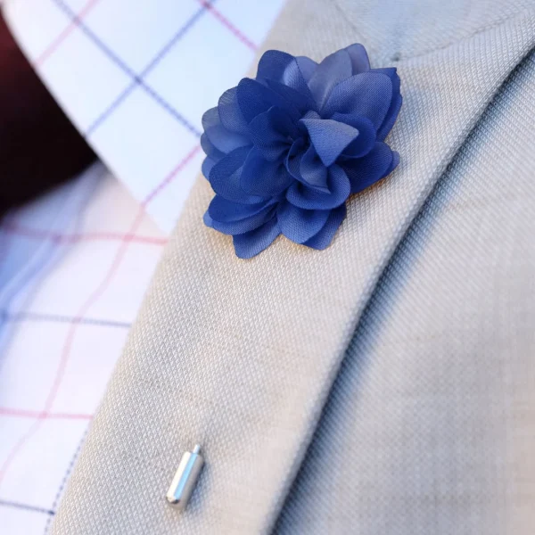 Warren Asher Boutonnière à Fleur Bleu « La Royale » 6