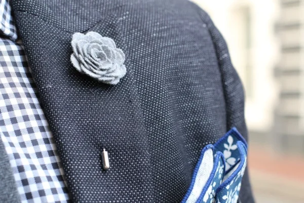 Warren Asher Boutonnière Rose Grise 5