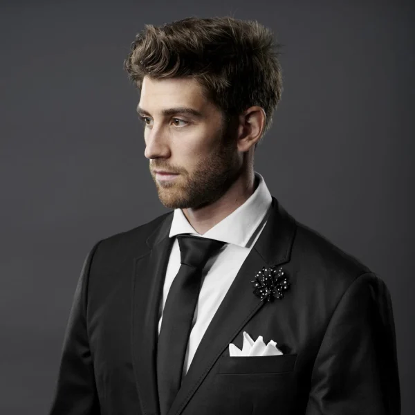 Warren Asher Boutonnière à Fleur Noire à Pois 5