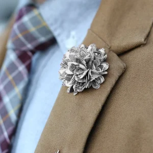 Warren Asher Boutonnière Dahlia Blanche / Noire 12