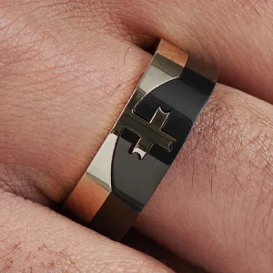 Fort Tempus Bague En Acier Noire Et Dorée Avec Croix 18